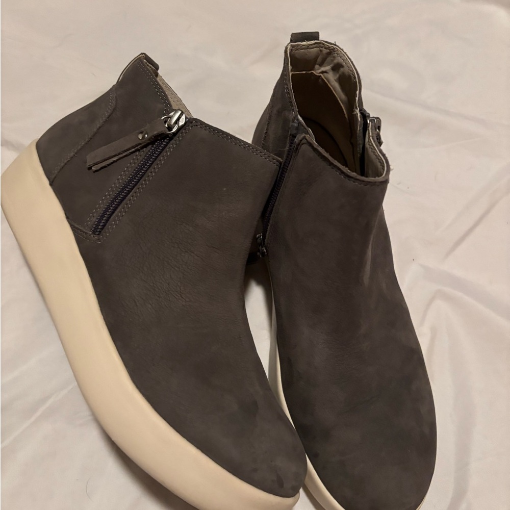Stylish Gray Leather Ankle Boots